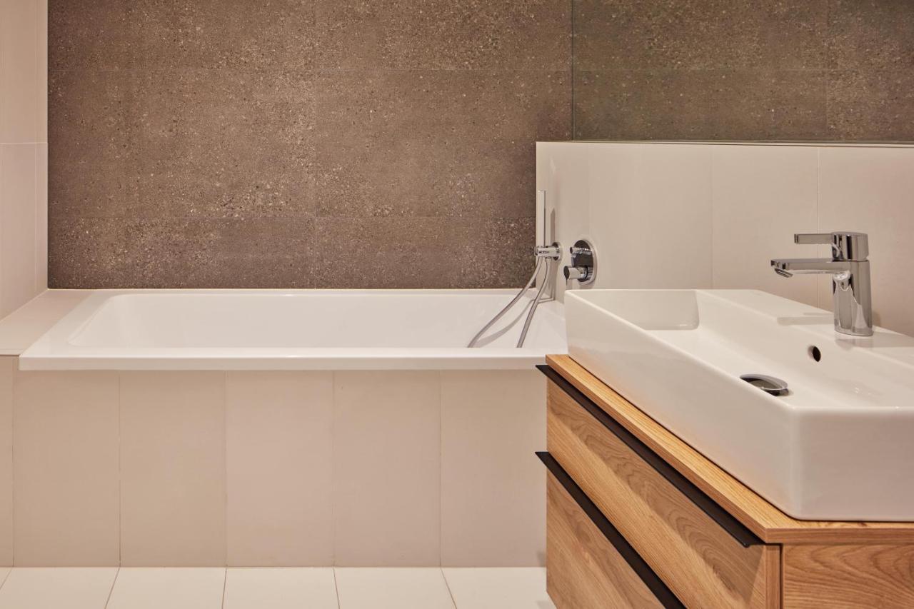 Days - Designer Apts - Garage - Terrace - Easy Access Praga