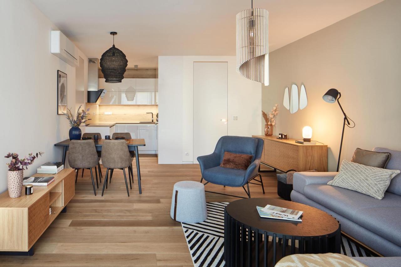 Appartement Days - Stylish With Terrace - Parking - Quiet Area *