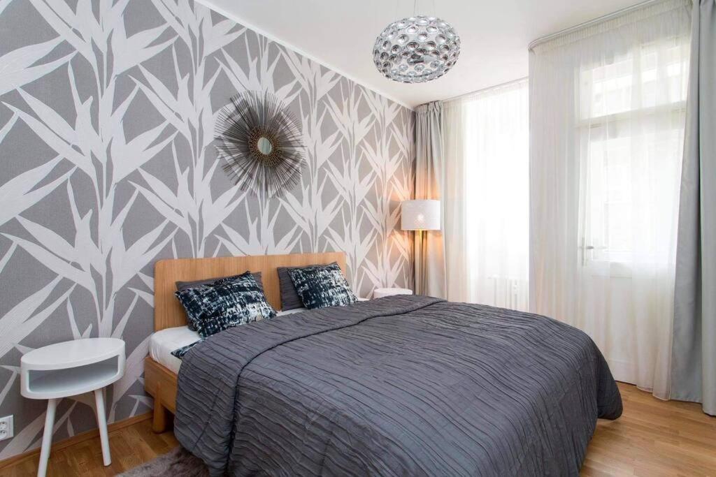 Friendly Private In The Sharing Flat Guest house *