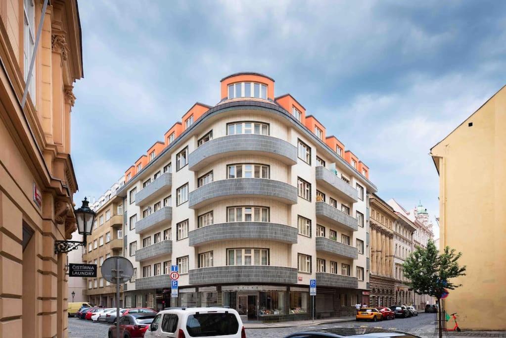 Apartment Colourful Modern Flat / Balcony / Charles Bridge Prague