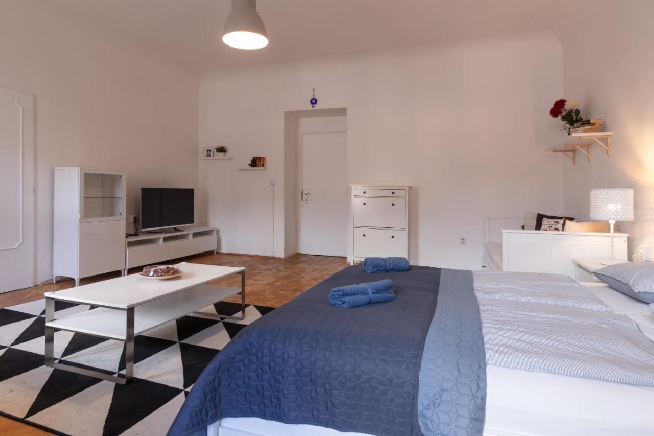 Apartamento Aparts By The Bridge Praga