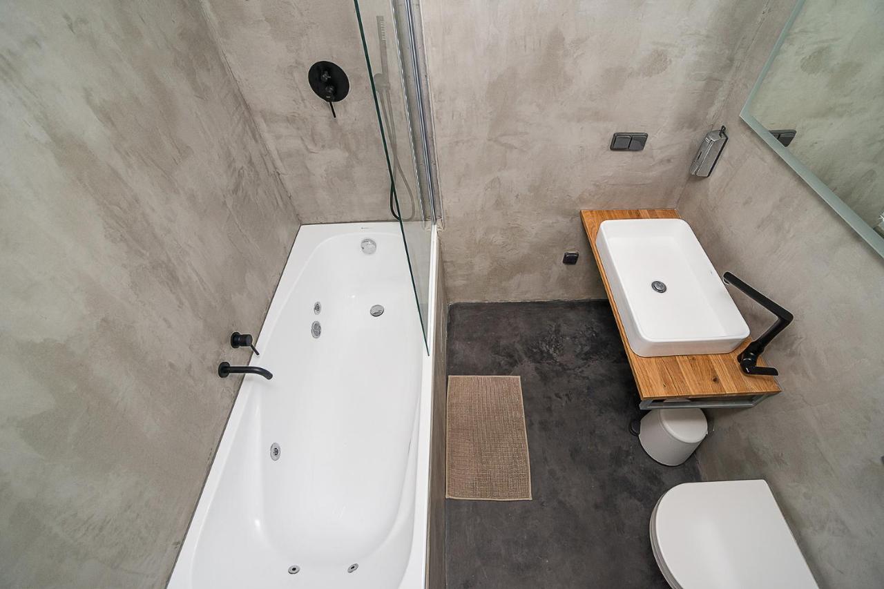 Big 4-bedroom Flat, Terrace With Great Vitkov View Apartment *