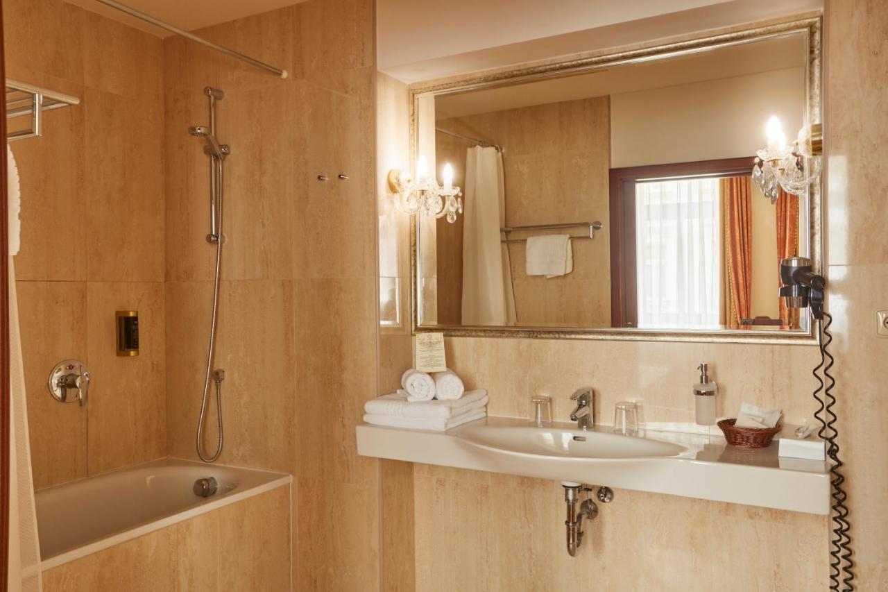 Fleur De Lis Hotel 4*