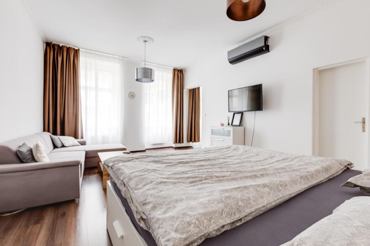 Lovely Heart Of Apartment