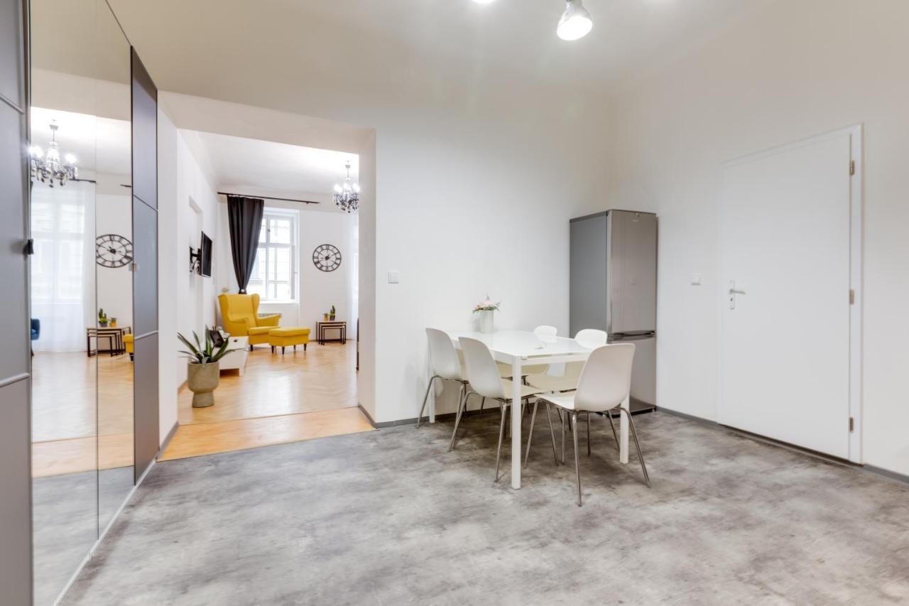 Lovely Heart Of Apartment