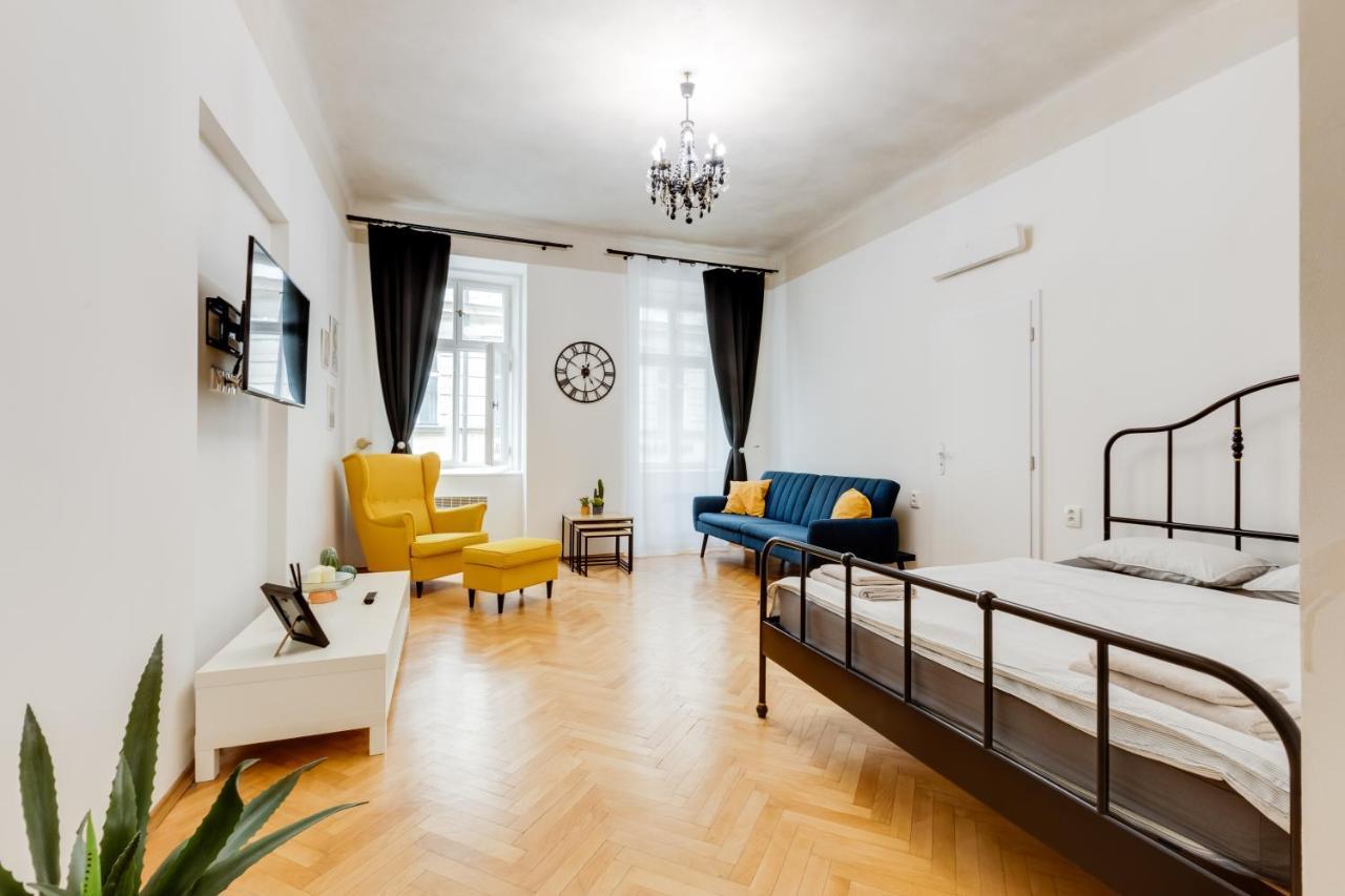 Lovely Heart Of Apartment