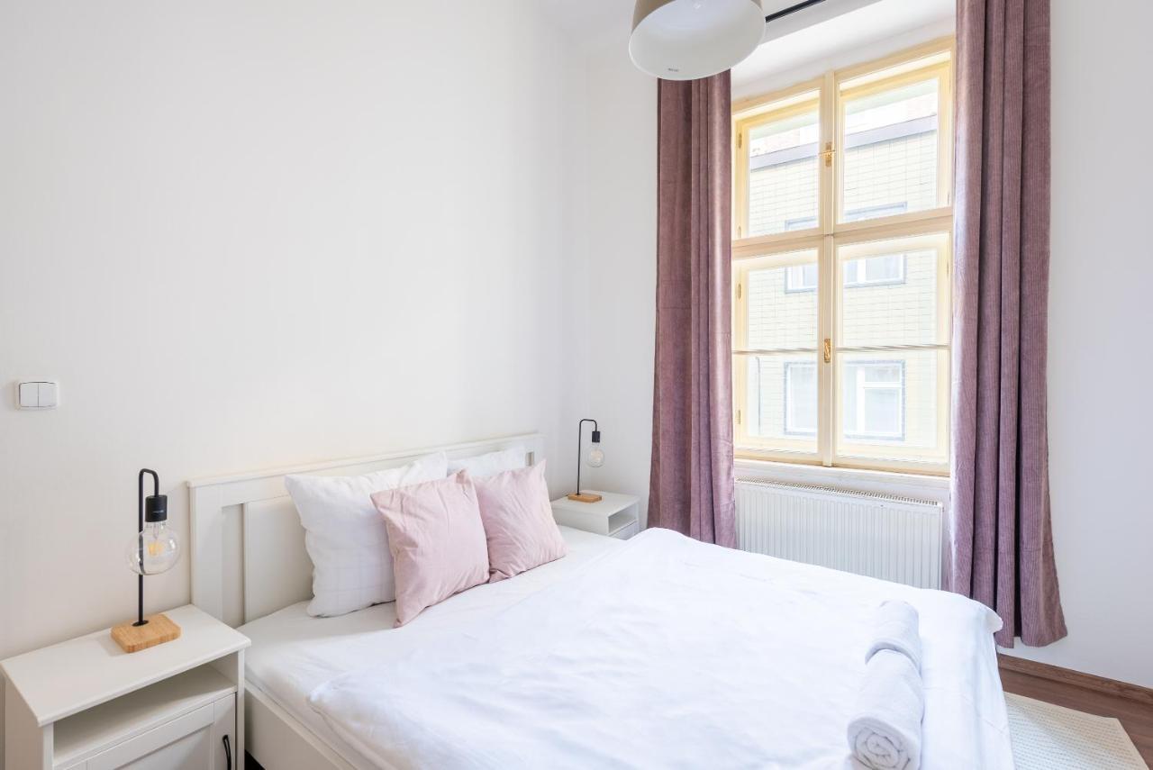 Budget Reznicka Prague
