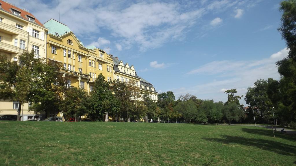 Get Flat Slovenska Daire