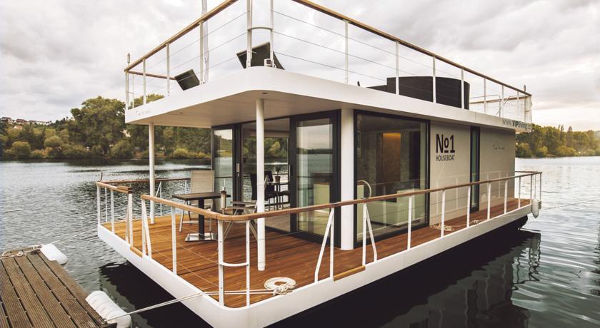 Botel Vipliving Houseboat