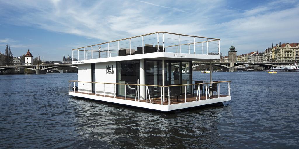 Botel Vipliving Houseboat Prague