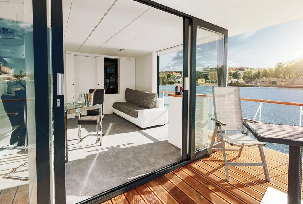 Vipliving Houseboat *