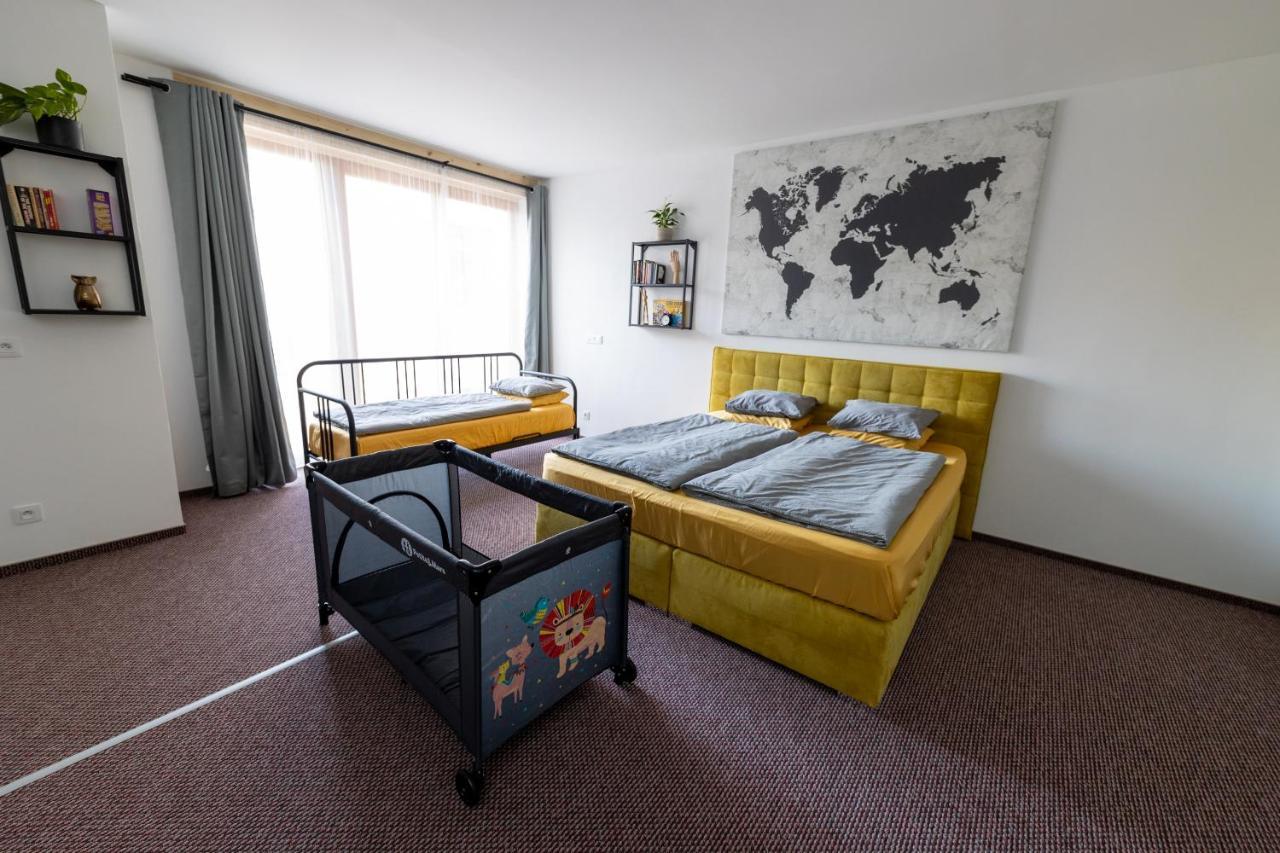 Plzenska 465 Free Parking & Ps3 Apartamento