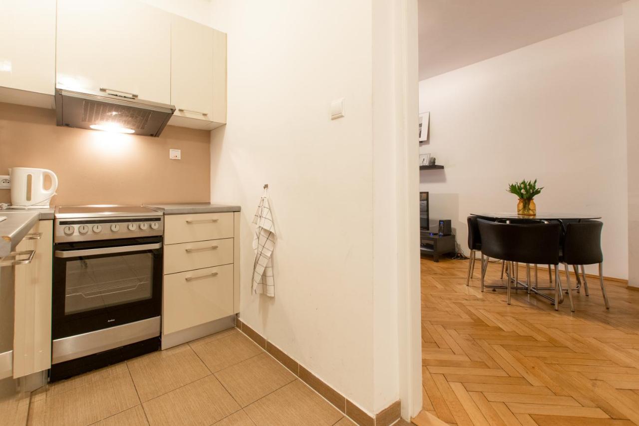 As Apartments. National Theatre Apt. Old Town Apartamento *