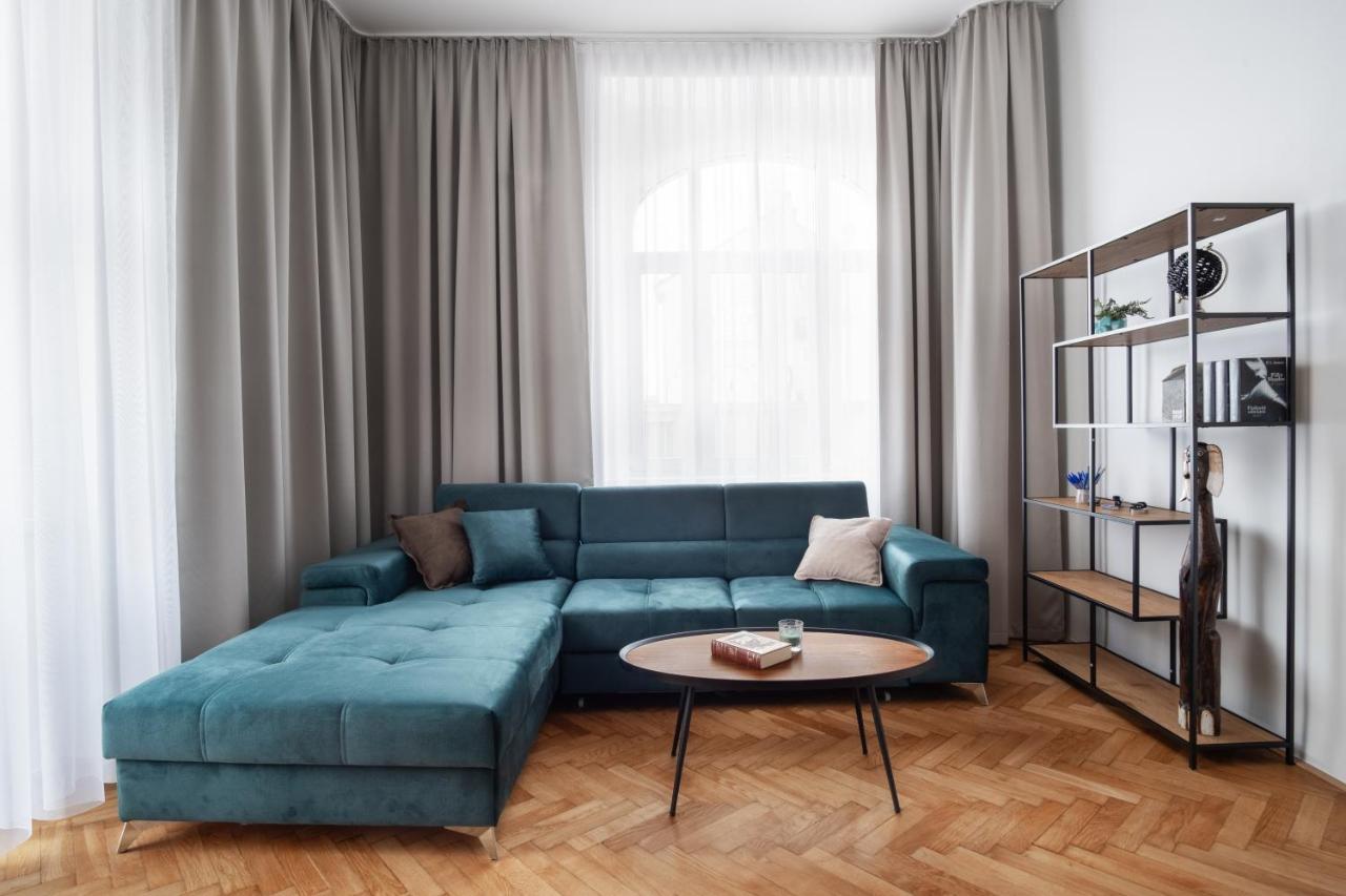 Spacious In Karlin By Days Appartement Prague
