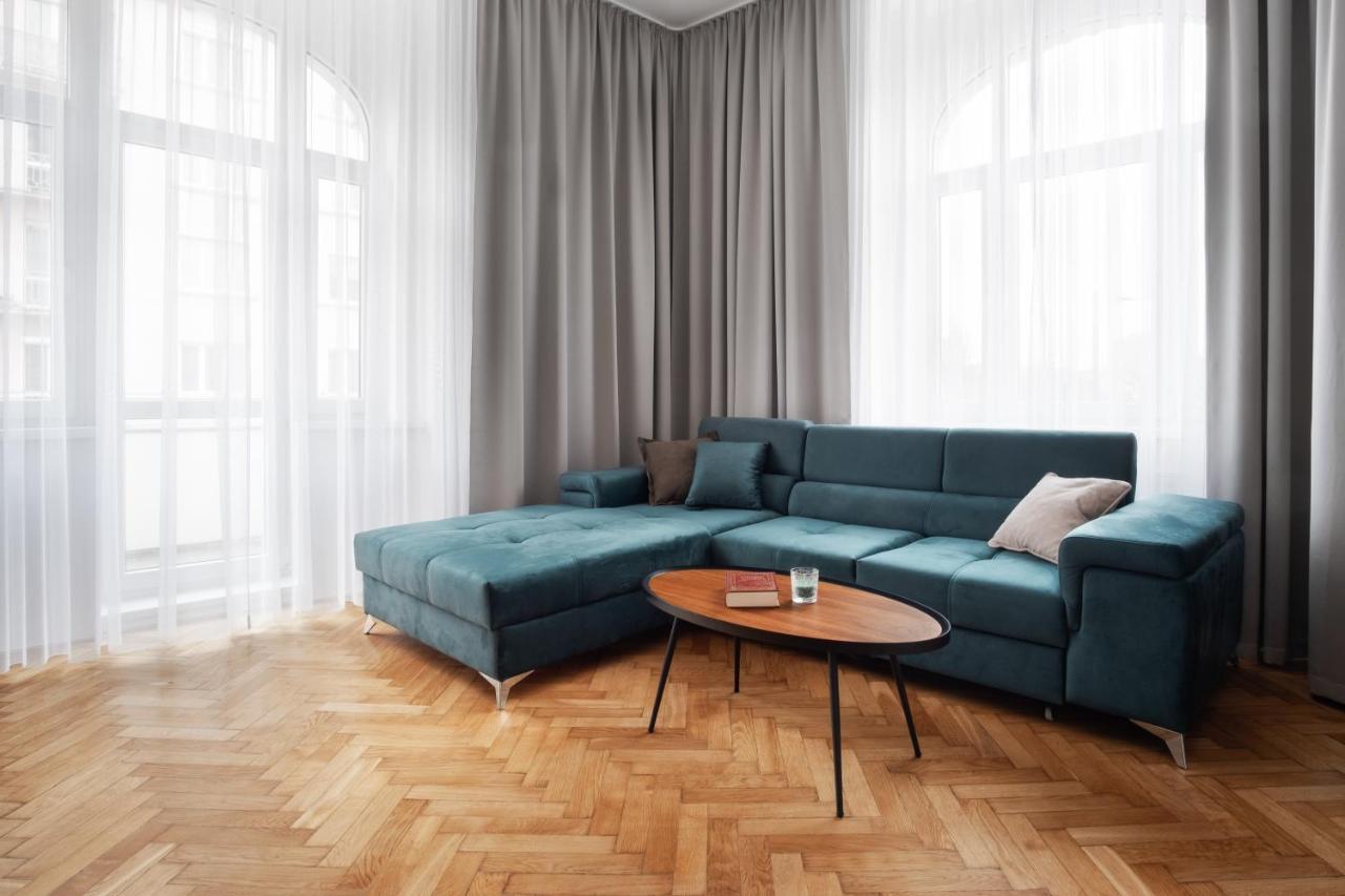 Spacious In Karlin By Days * Prague