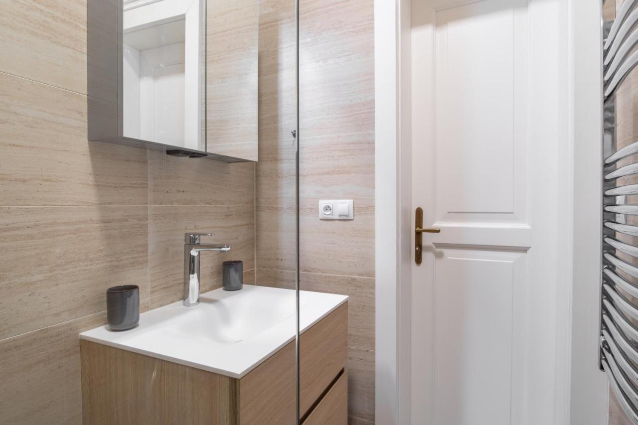 Appartement Spacious In Karlin By Days