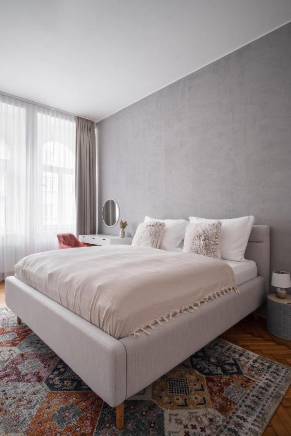 Appartement Spacious In Karlin By Days