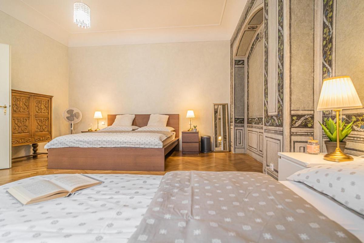 Apartment Bright & Spacious At Mala Strana, Charles Bridge 3 Min Of Walk