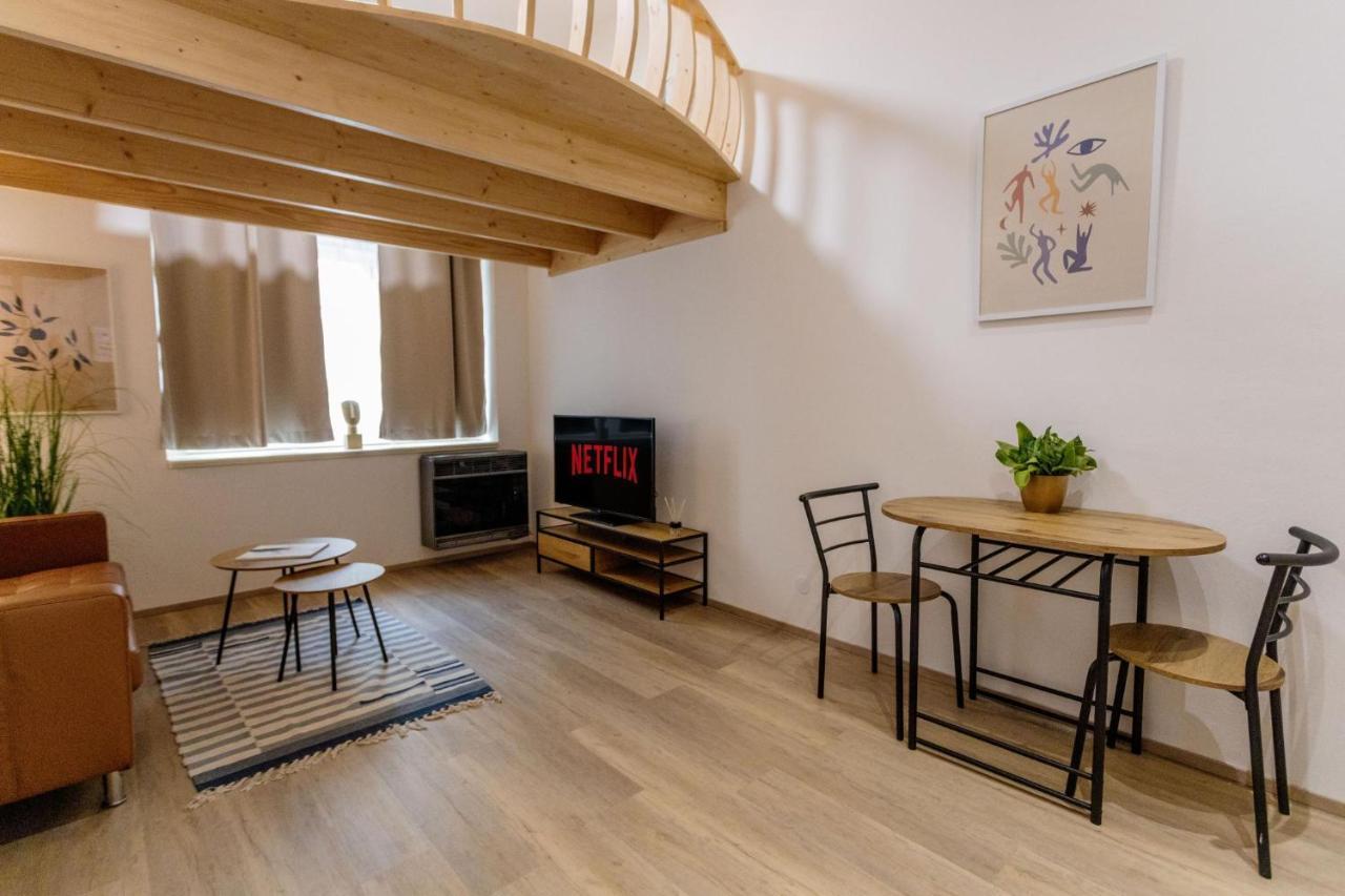 Apartment Unique In Karlin By Days