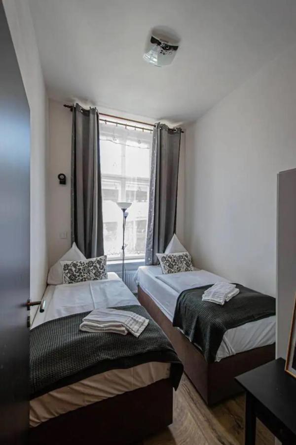 Cozy At Main Station Apartment