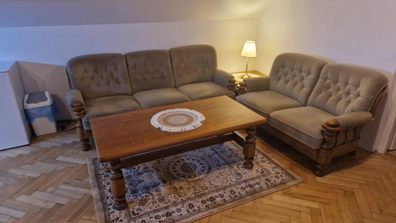 Old Town Apartment *
