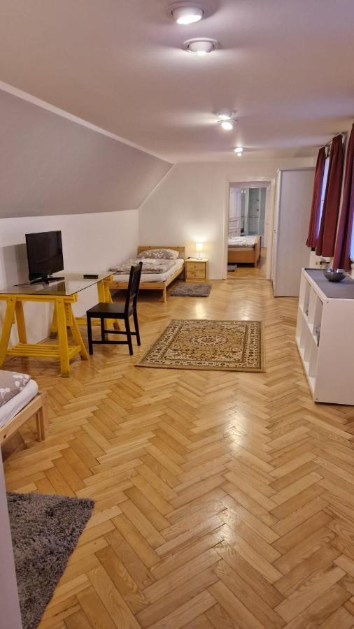 Old Town Apartment *
