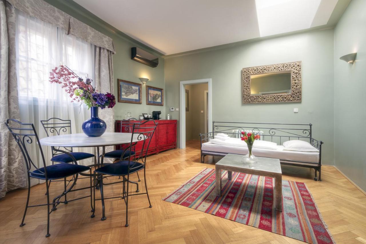 Otel Black Star