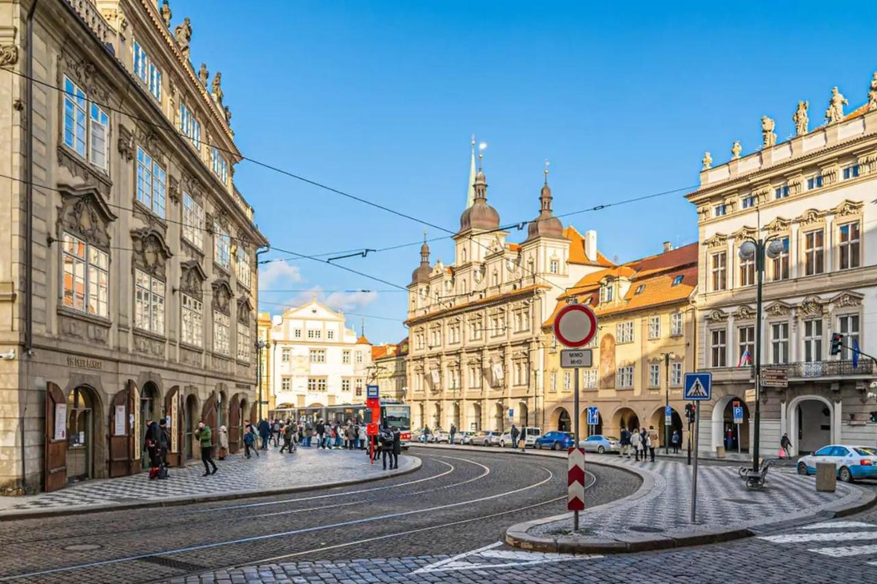 Apartment Bright & Spacious At Mala Strana, Charles Bridge 3 Min Of Walk *