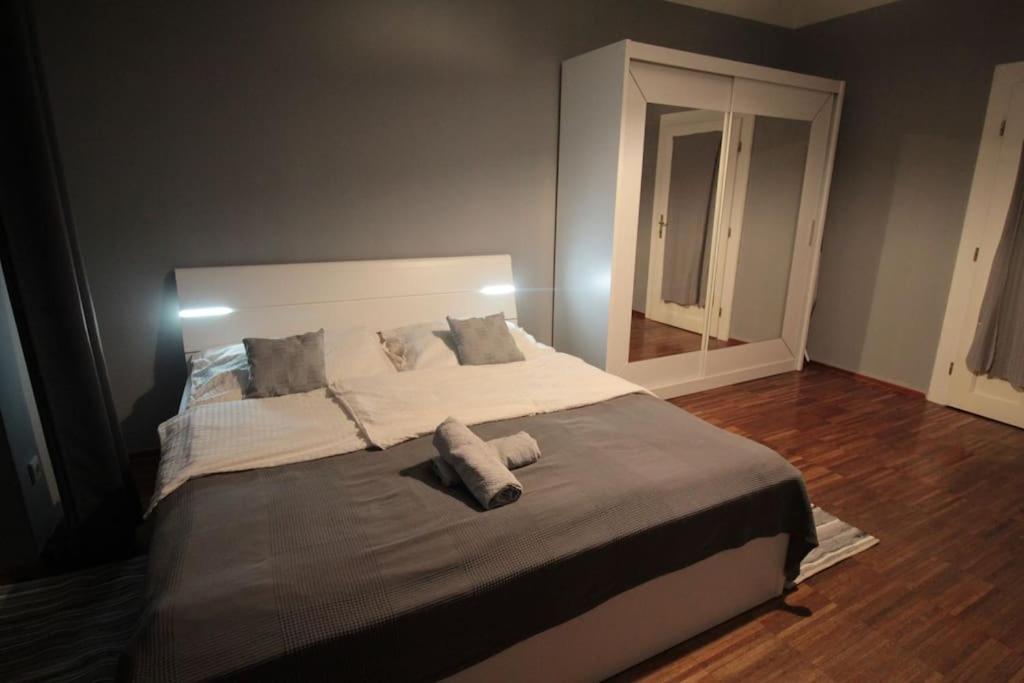 Apartamento 2 Bedrooms Close Vysehrad - Congress Centrum Praga
