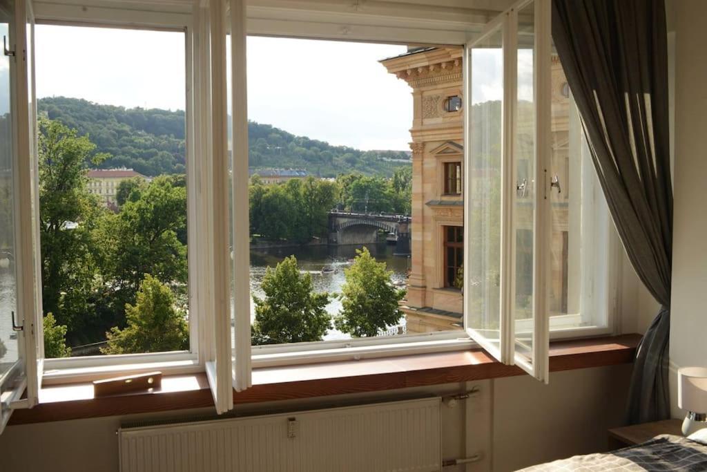 Fabulous River View Studio In The Heart Of Apartment Prague