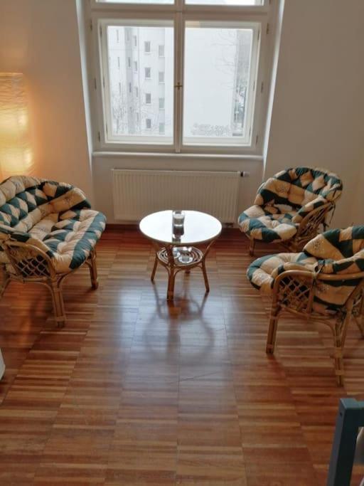 2 Bedrooms Close Vysehrad - Congress Centrum Apartamento Praga