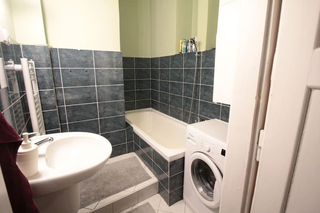 2 Bedrooms Close Vysehrad - Congress Centrum Apartamento Praga