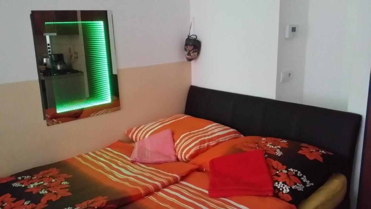 Room&kitchen Next To Castle Guest house *