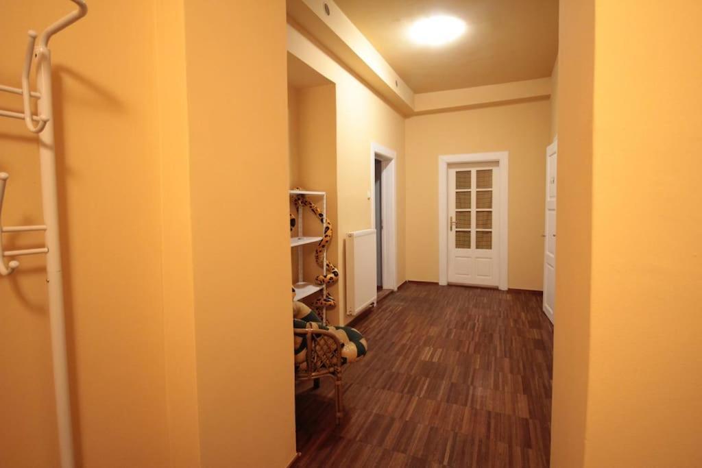 2 Bedrooms Close Vysehrad - Congress Centrum Apartamento Praga