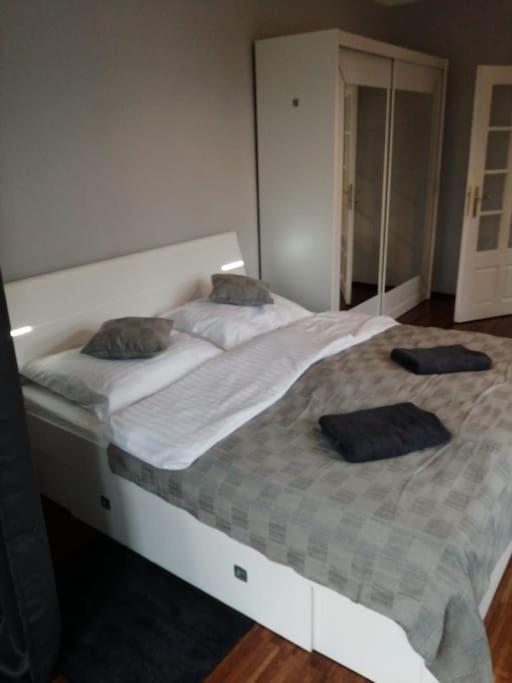 2 Bedrooms Close Vysehrad - Congress Centrum Apartamento