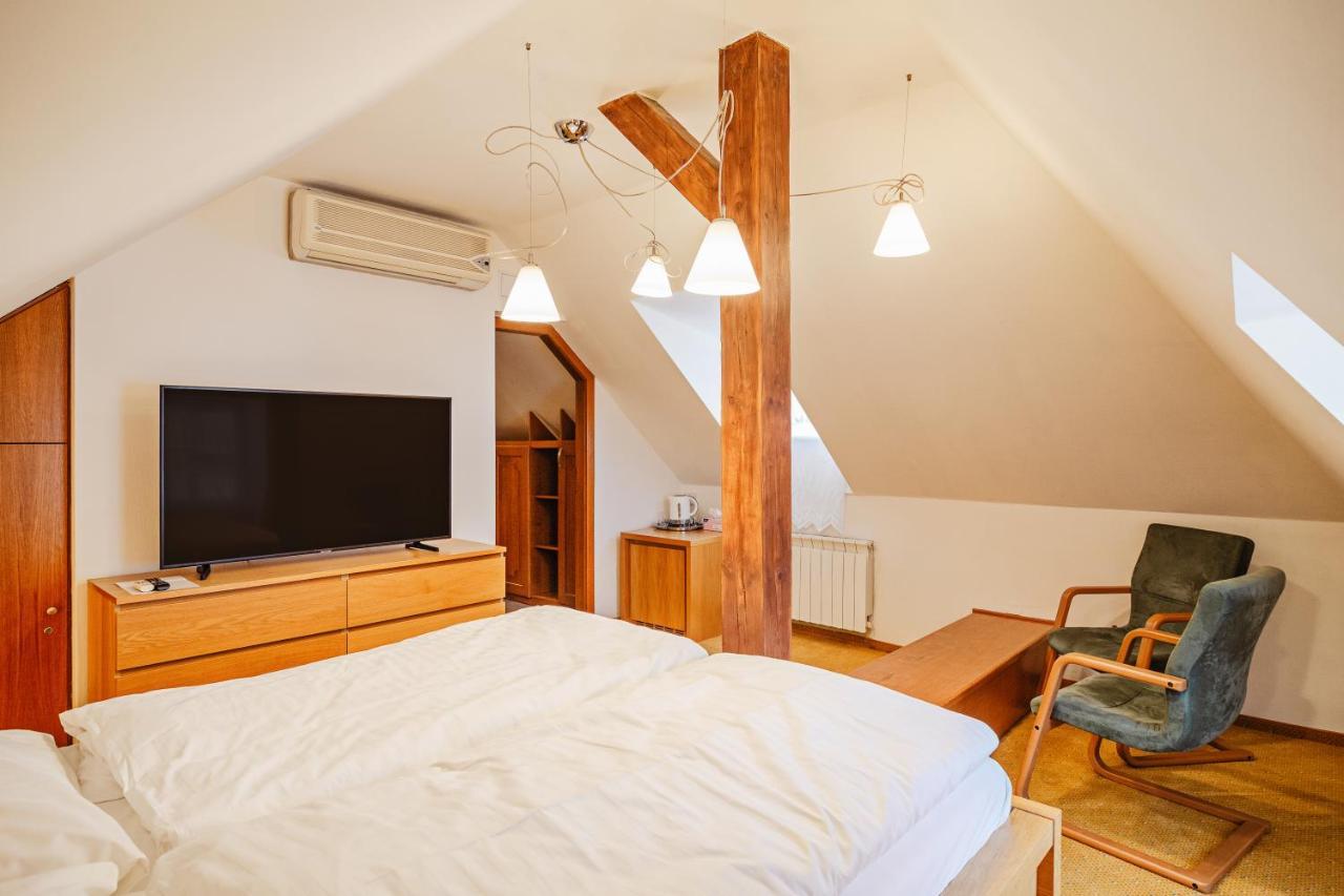 Guest house U Modreho Orla - At The Blue Eagle Prague