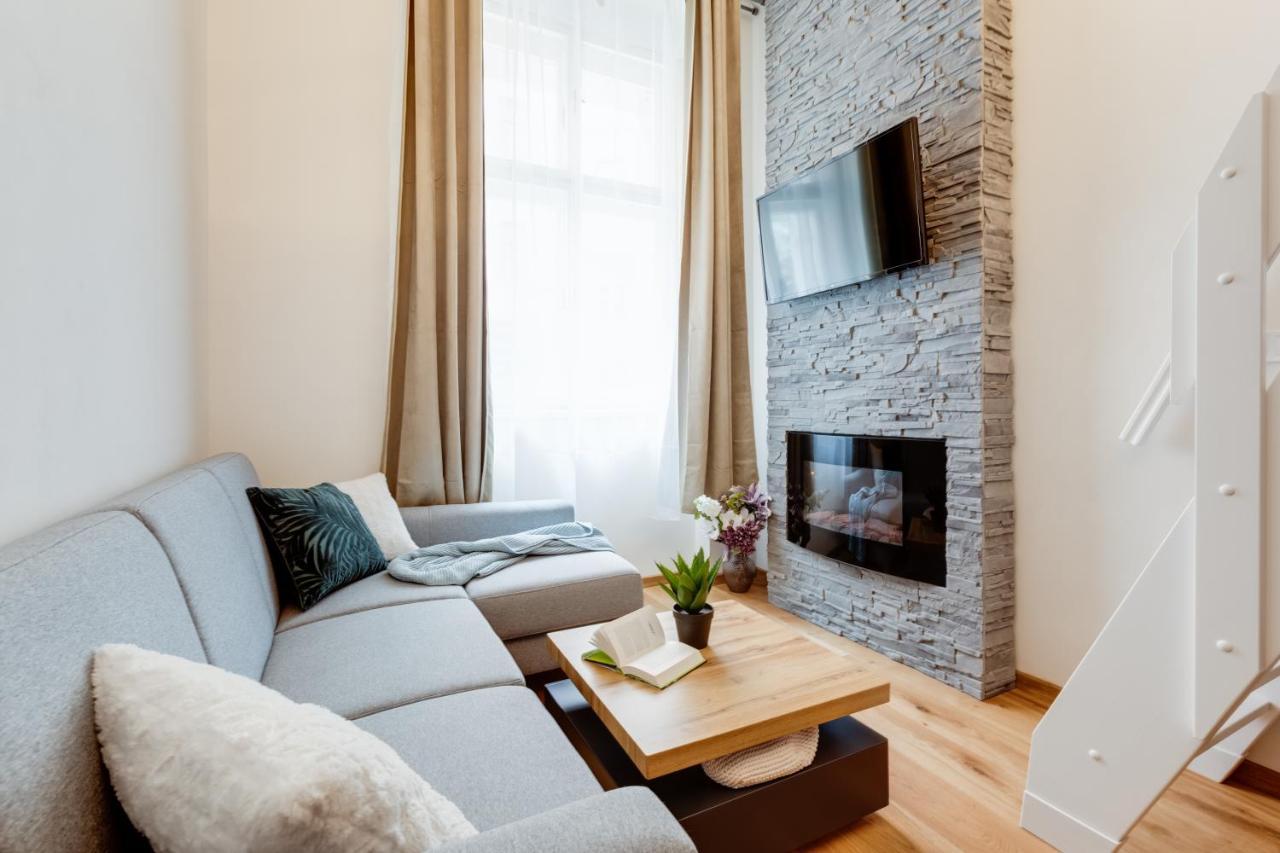Dream Duplex On Riverside Daire Prag