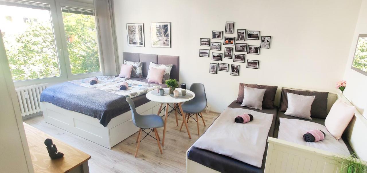 King Size Sunny 19 Minutes To Center Apartment Prague