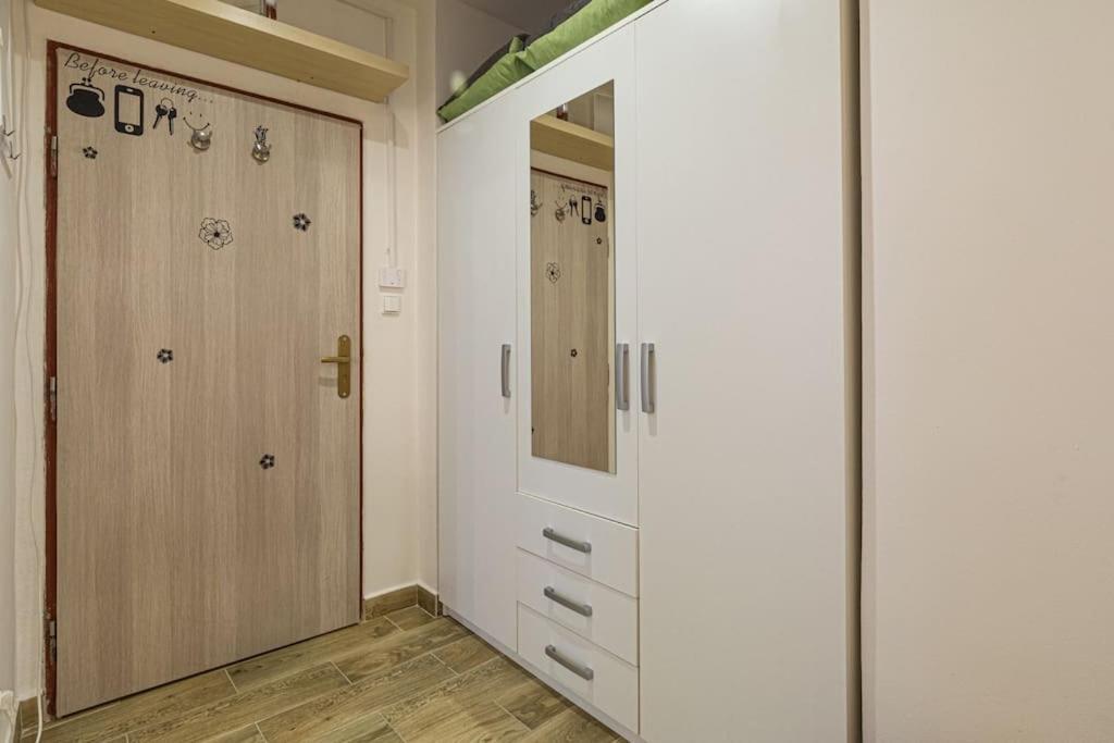 Cozy Basement Flat, Skyshowtime, 3 Minutes To Center Appartement