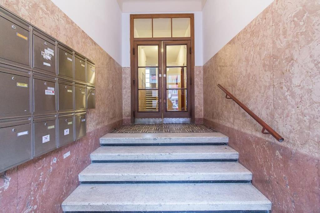 Appartement Cozy Basement Flat, Skyshowtime, 3 Minutes To Center *
