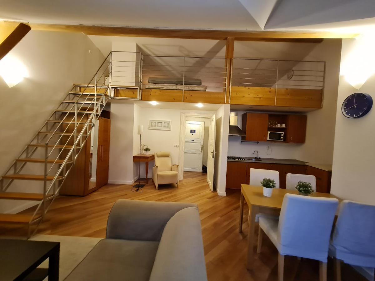 Nux Old Town Square Masna Apartamento *