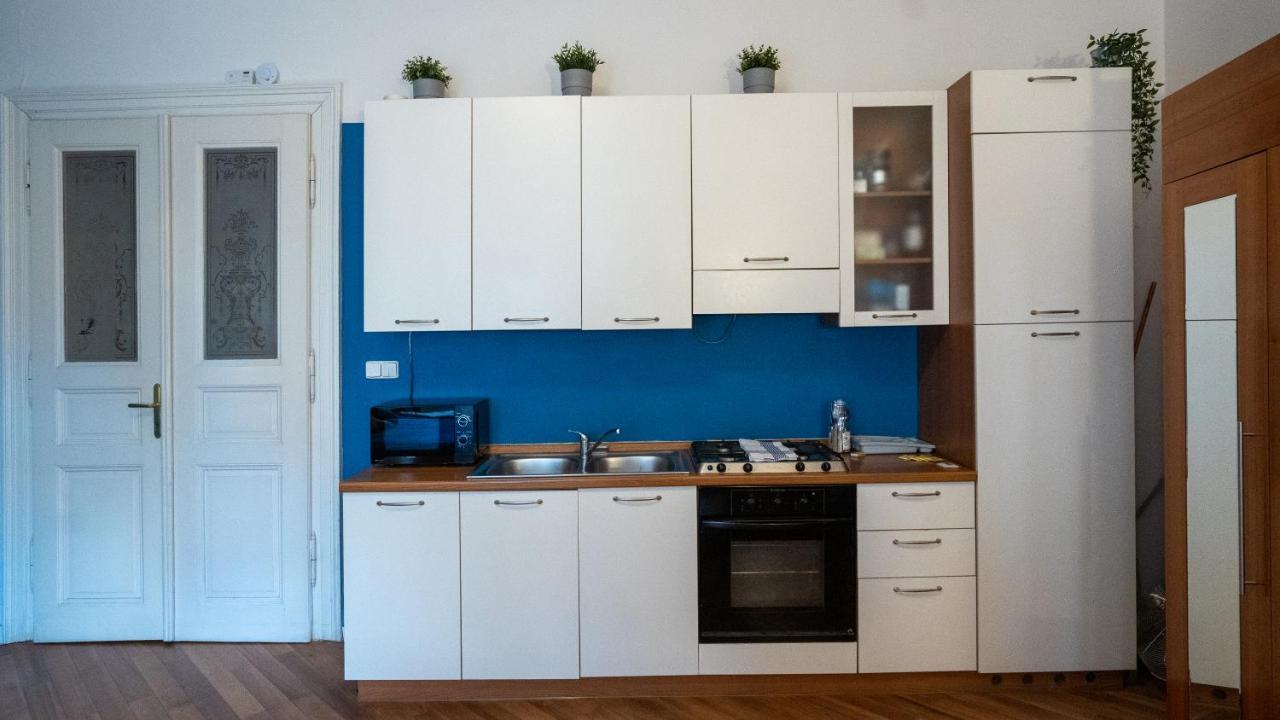 Nux Old Town Square Masna Apartamento