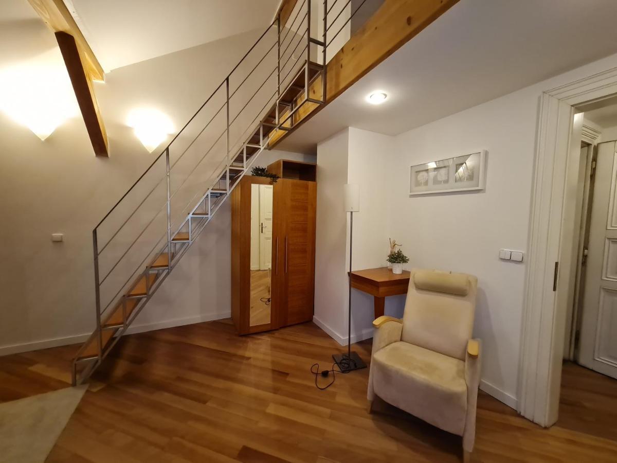 Nux Old Town Square Masna Apartamento