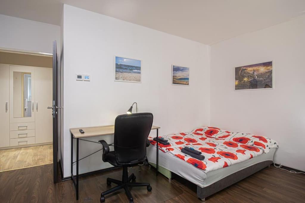 Cozy Basement Flat, Skyshowtime, 3 Minutes To Center Appartement *