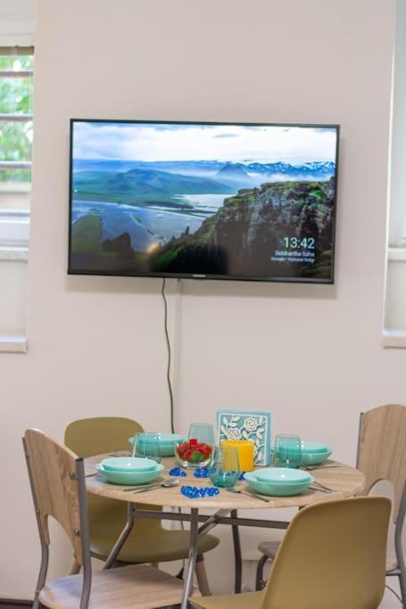 Appartement Cozy Basement Flat, Skyshowtime, 3 Minutes To Center *