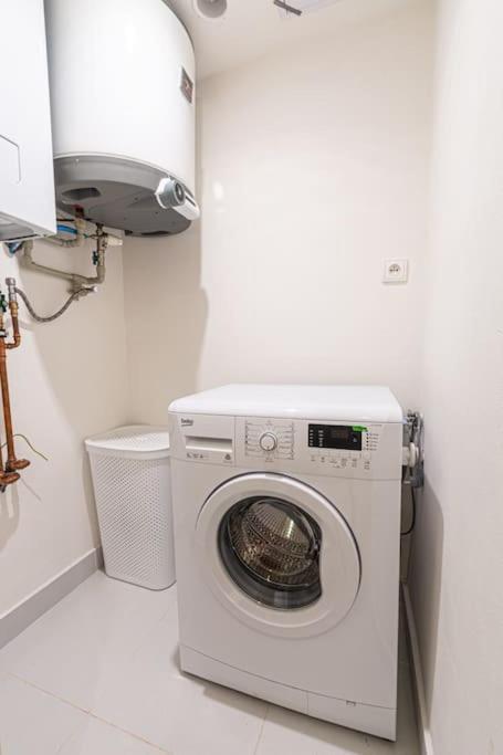 Appartement Cozy Basement Flat, Skyshowtime, 3 Minutes To Center
