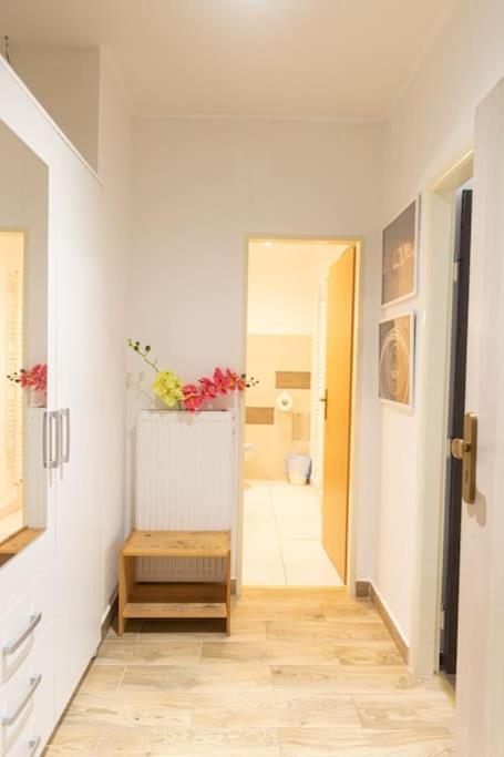 Cozy Basement Flat, Skyshowtime, 3 Minutes To Center Appartement