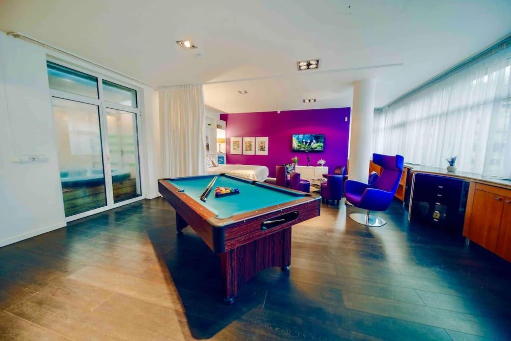 Miami Lovely Romantic Garden With Whirlpool Apartment Prague