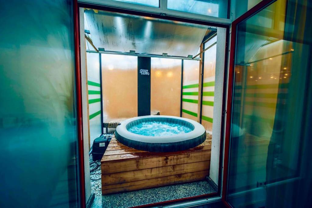 Miami Lovely Romantic Garden With Whirlpool * Prague