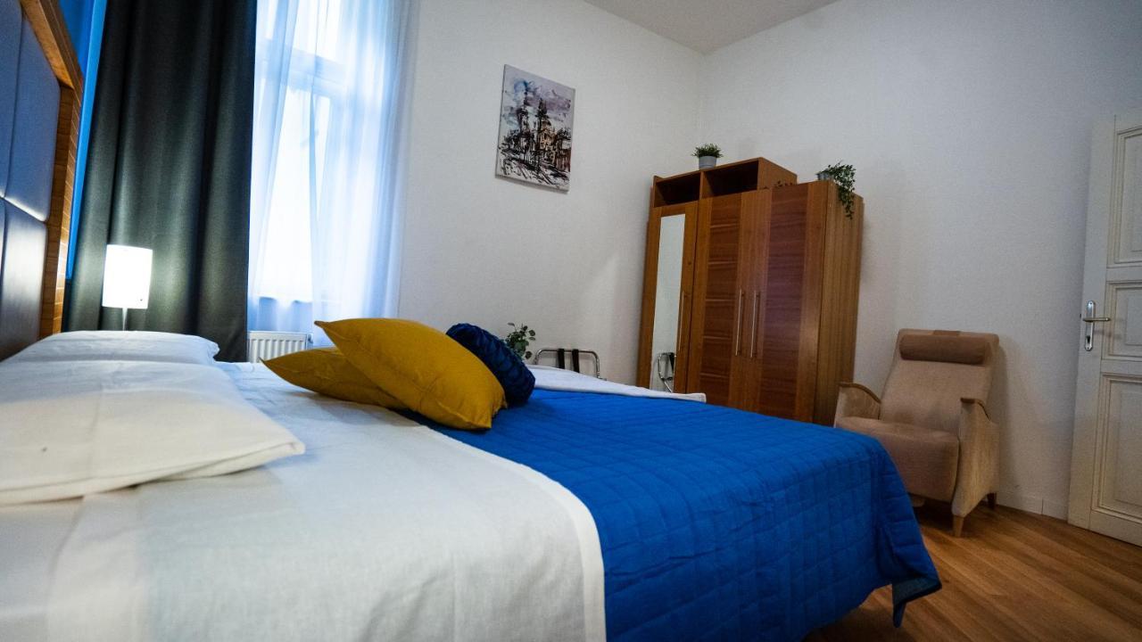 Nux Old Town Square Masna Apartamento *